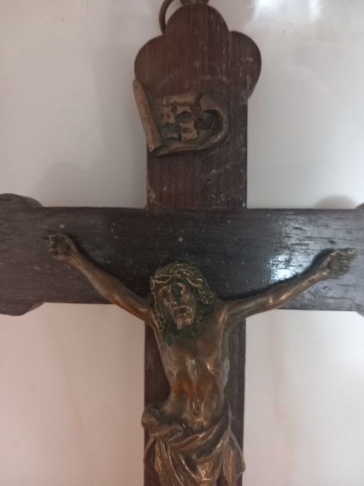 Crucifixo antigo madeira castanho escuro