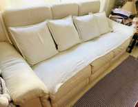Conjunto 2 sofás grandes e um pufe pousa-pés