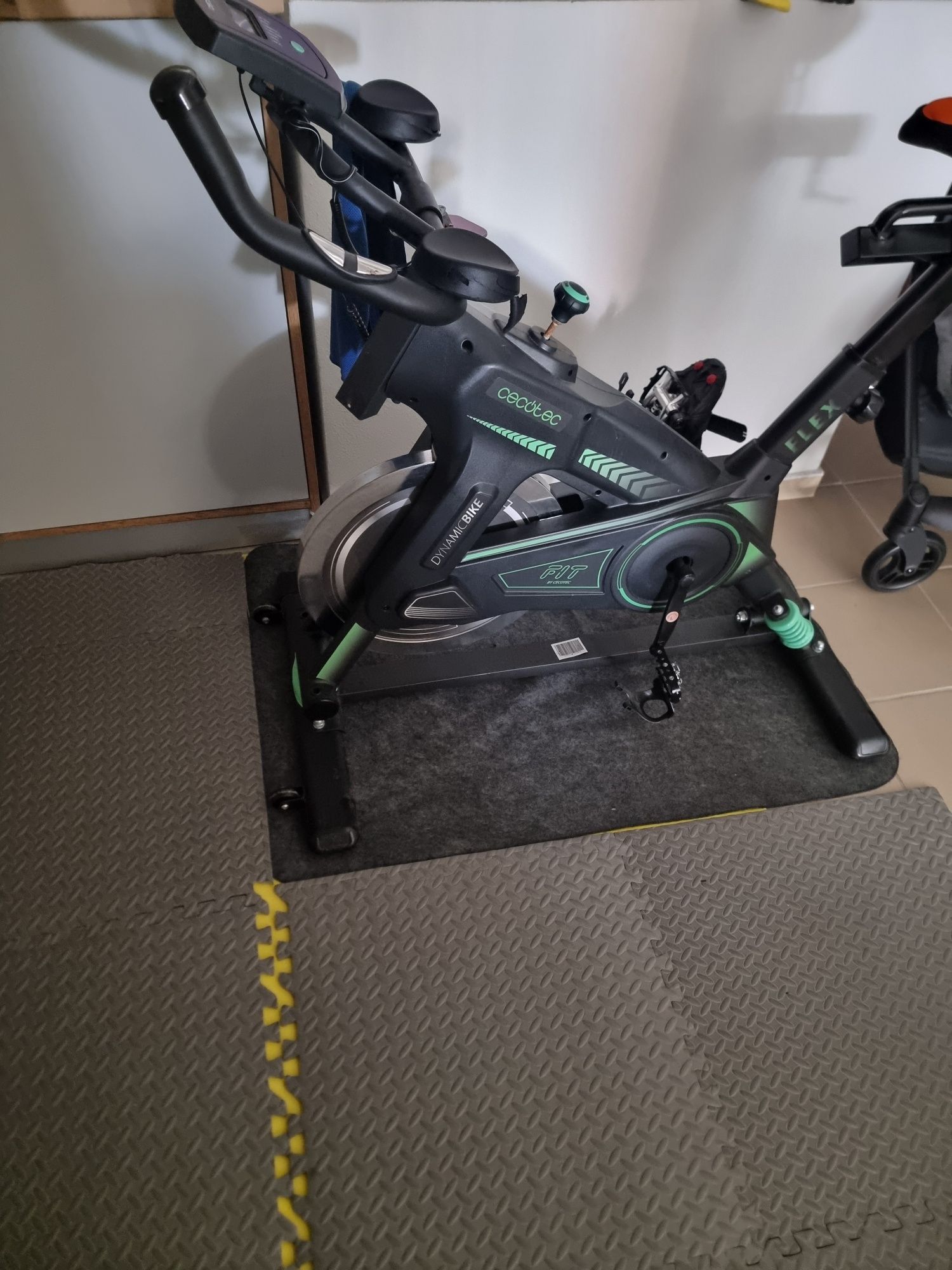 Bicicleta indoor cecotec ultraflex 25.