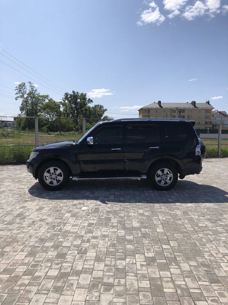 Mitsubishi rPajero Wagon