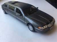 Kinsmart 1999 модель lincoln town car stretch limousine