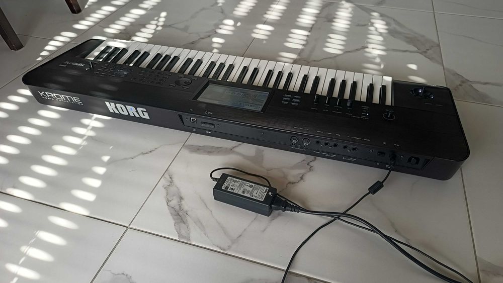 Syntezator Korg KROME 61 + Pokrowiec