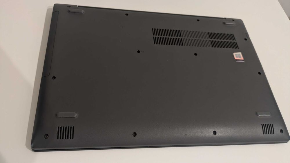 Laptop Lenovo z AMD Ryzen 7 – Wydajny, szybki i gotowy do pracy!