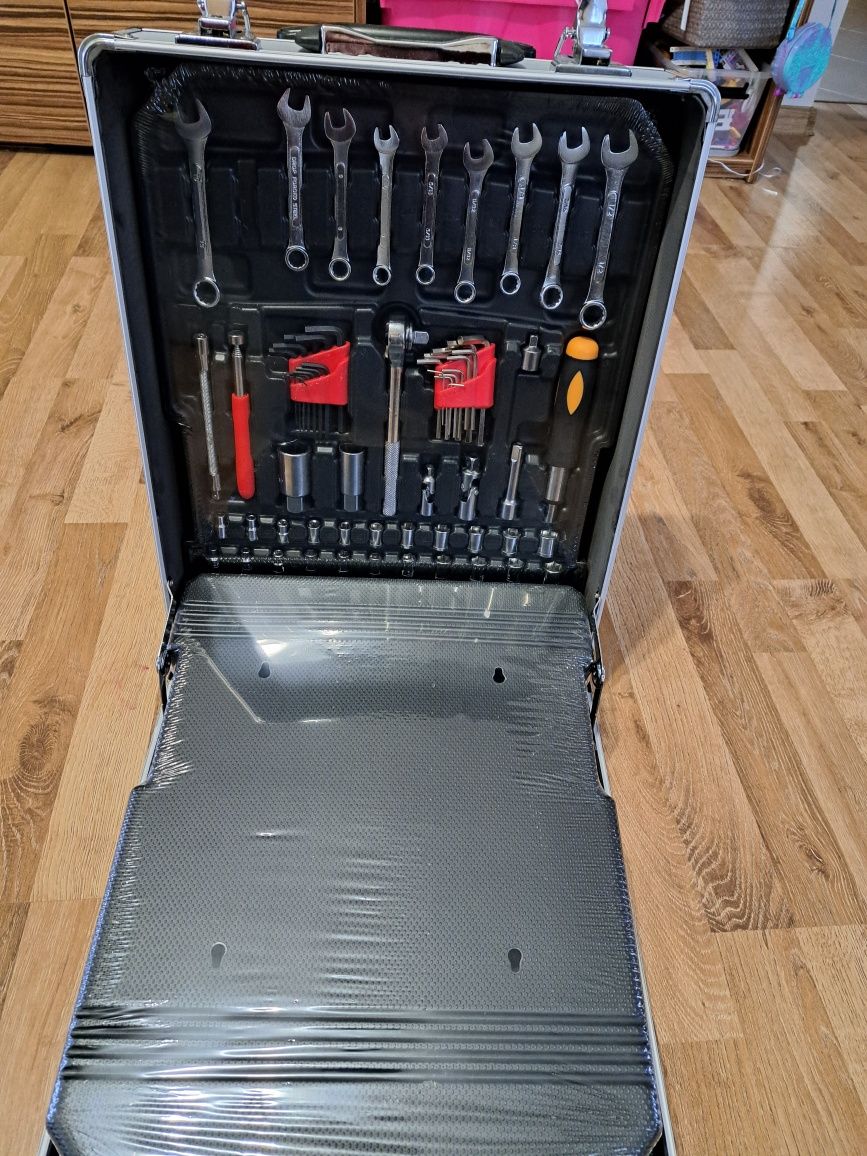 Duża walizka narzędzi  riwall pro walizara 750