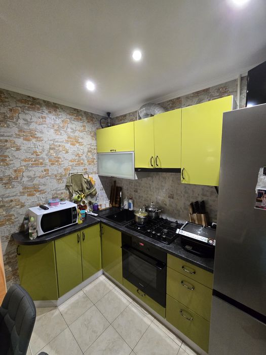 Кухня 1,8м + кут (з умивальником, плитою, витяжкою та столешнею