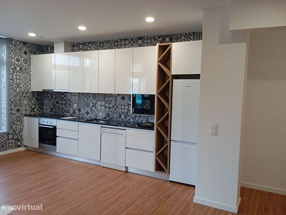 Apartamento T2 remodelado em S. João da Madeira