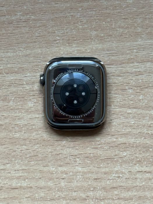 Apple Watch Series 10 GPS+LTE 42mm Natural Titanium