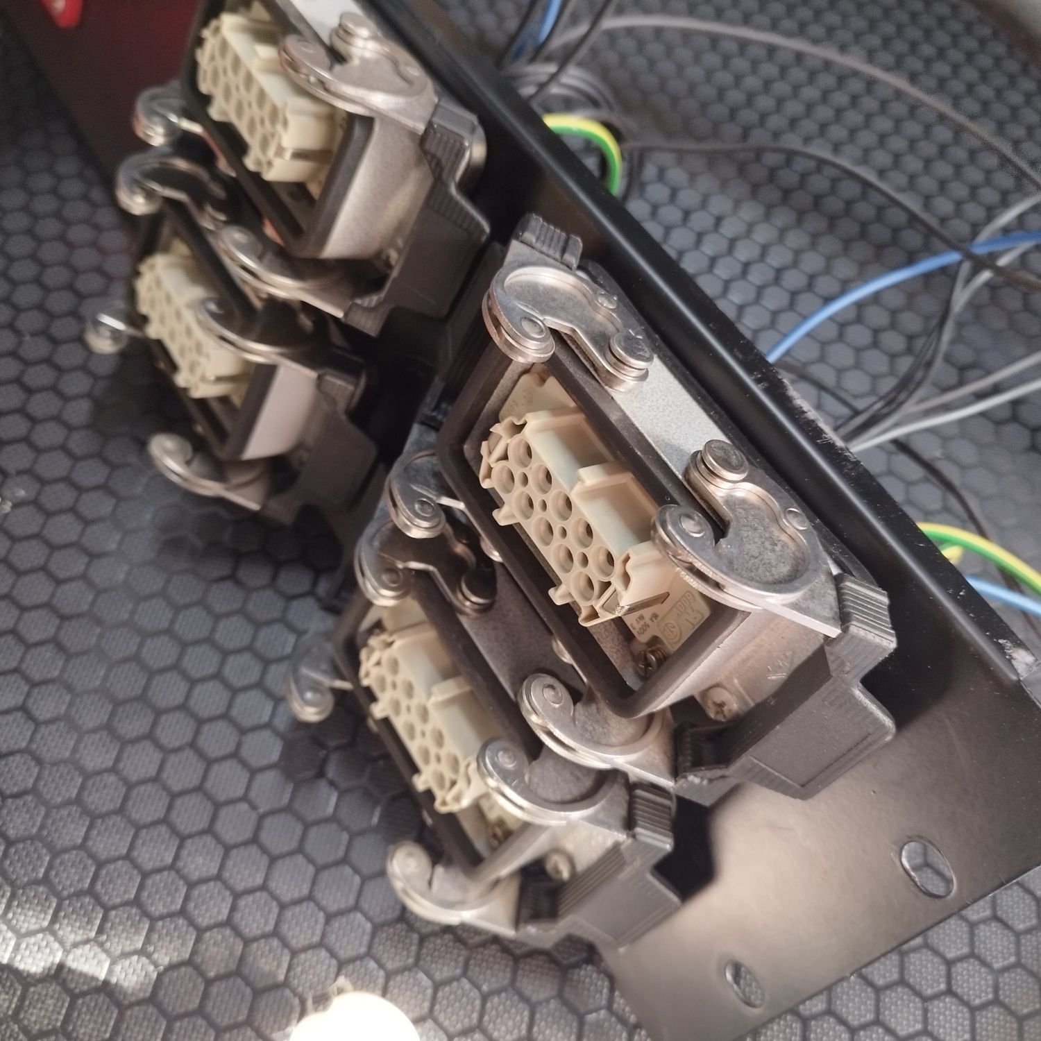 Panel rack, zlącze 32A, wieloparowe, złącze HARTING