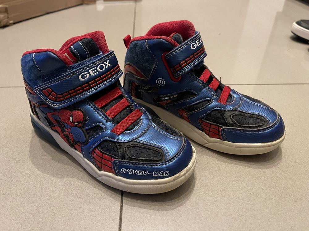 Buty chłopięce GEOX rozmiar 30 świecące Spiderman