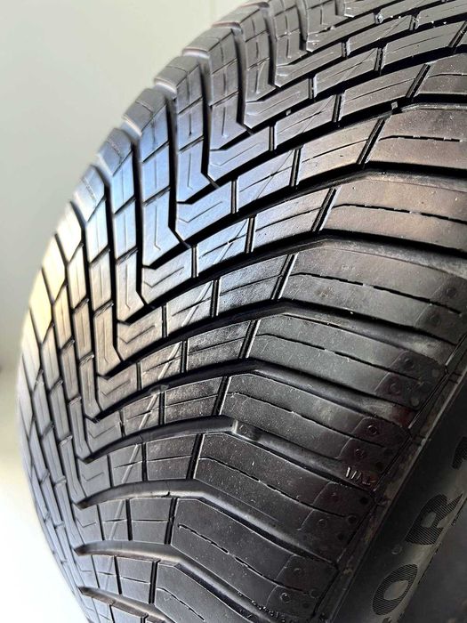 Pneus Continental All-Season Contact - 255/40/18 - Excelentes