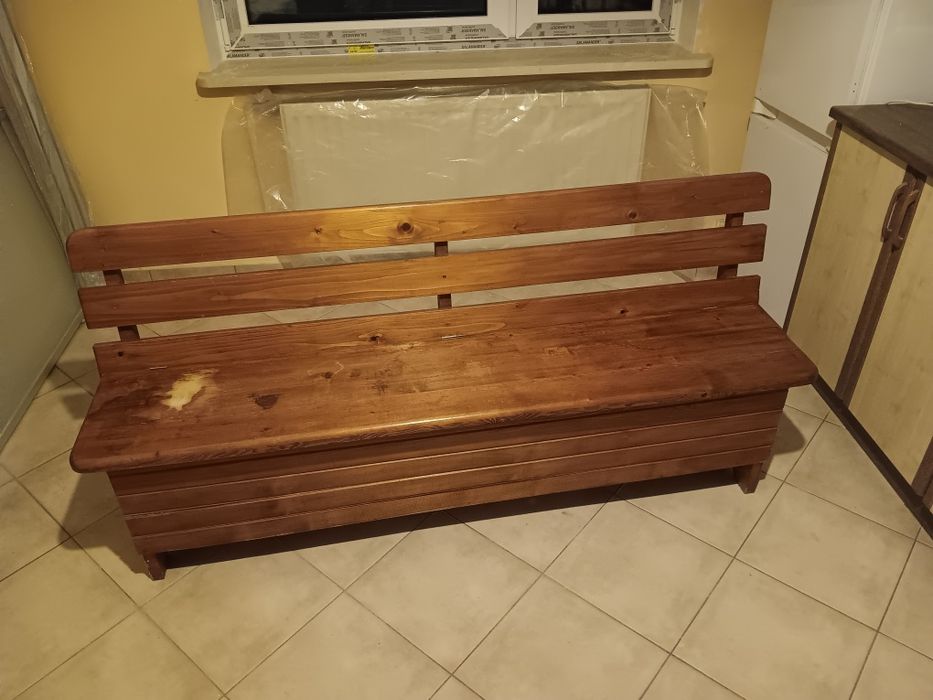 Ławka z pojemnikiem