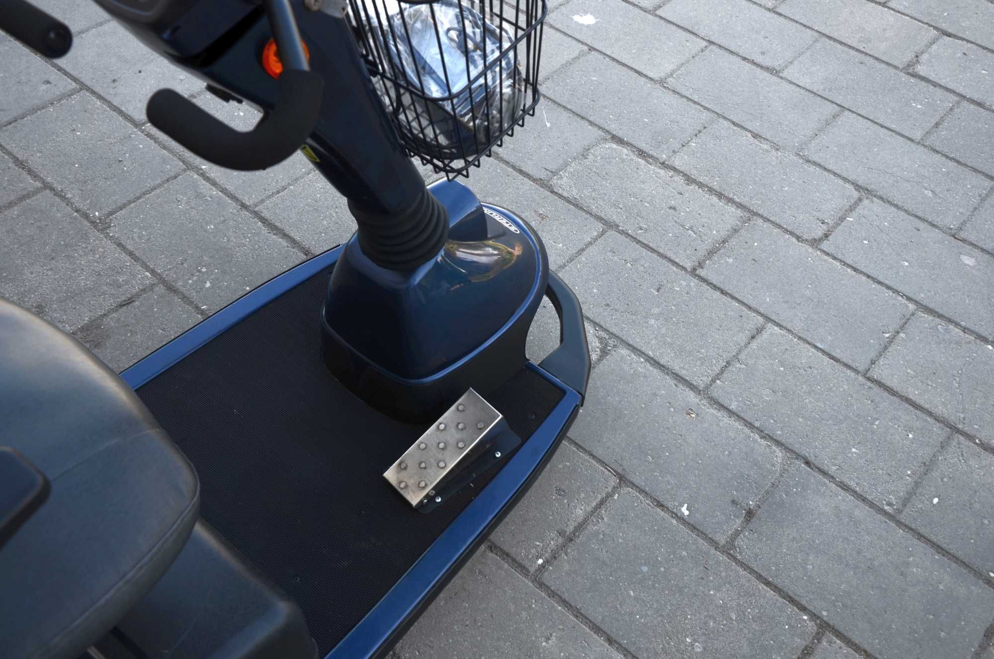 Elektryczny wózek inwalidzki skuter trójkołowy Sterling elite XS