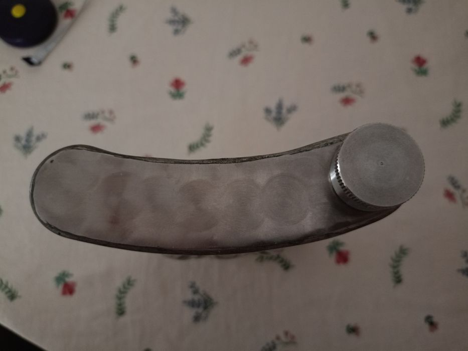 Duża piersiówka z wizerunkiem raka homara