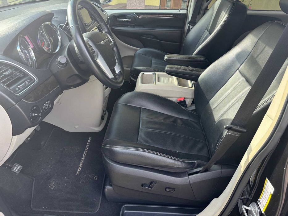 Chrysler Town & Country 3,6 rok 2013