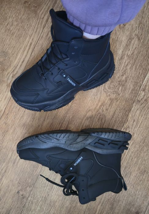 Кросівки жіночі зимові