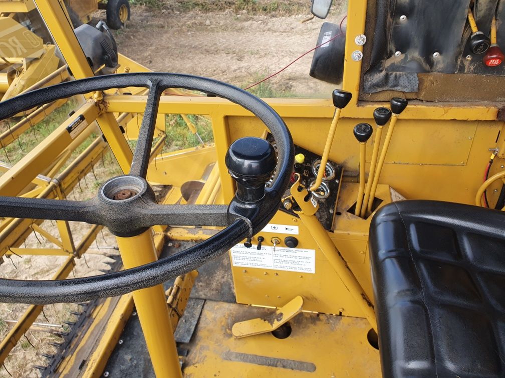 Kombajn zbożowy Sampo 600 / 680 / Massey Ferguson 20