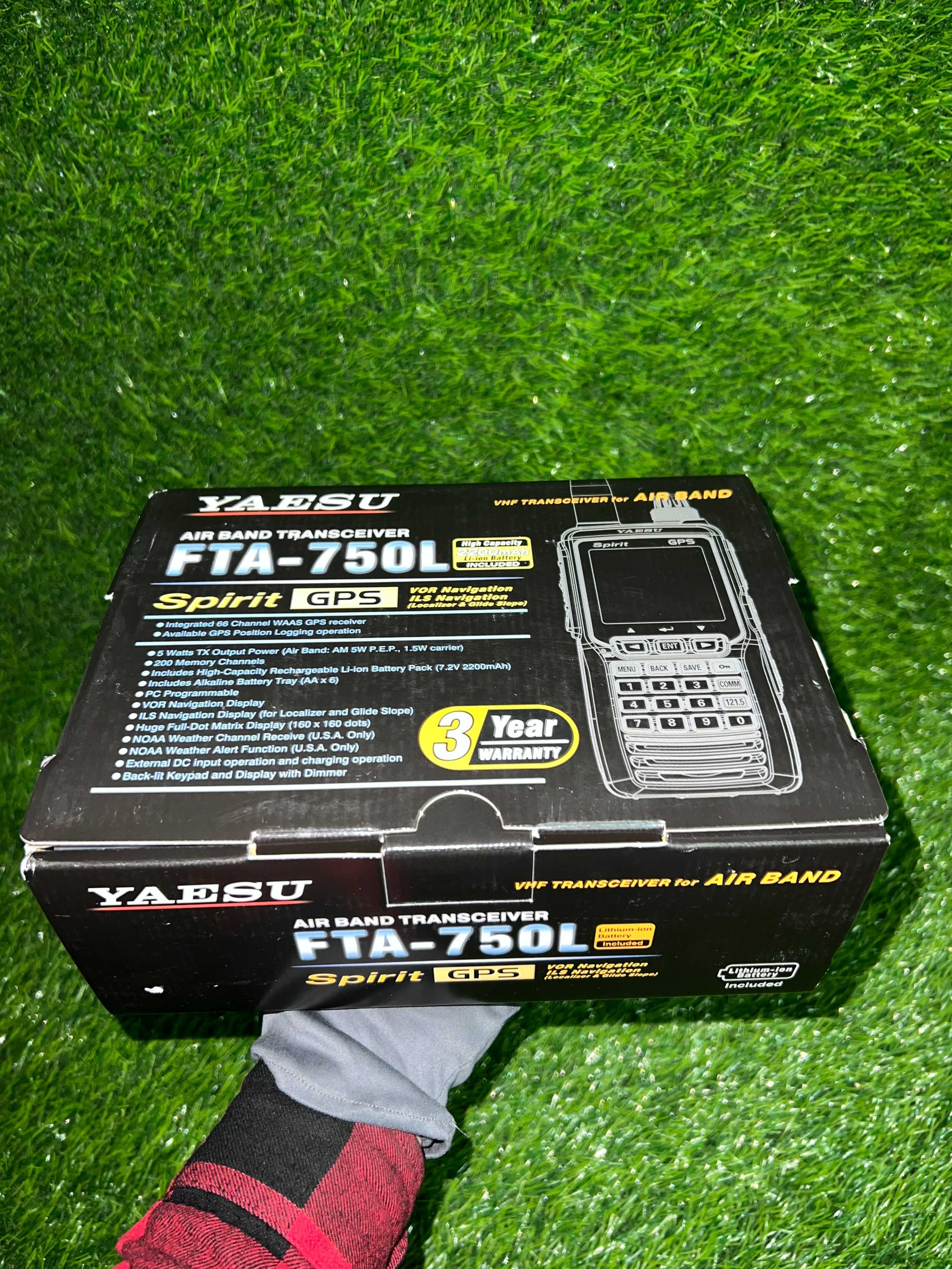 Професійна авіаційна рація Yaesu FTA-750L (Нова)