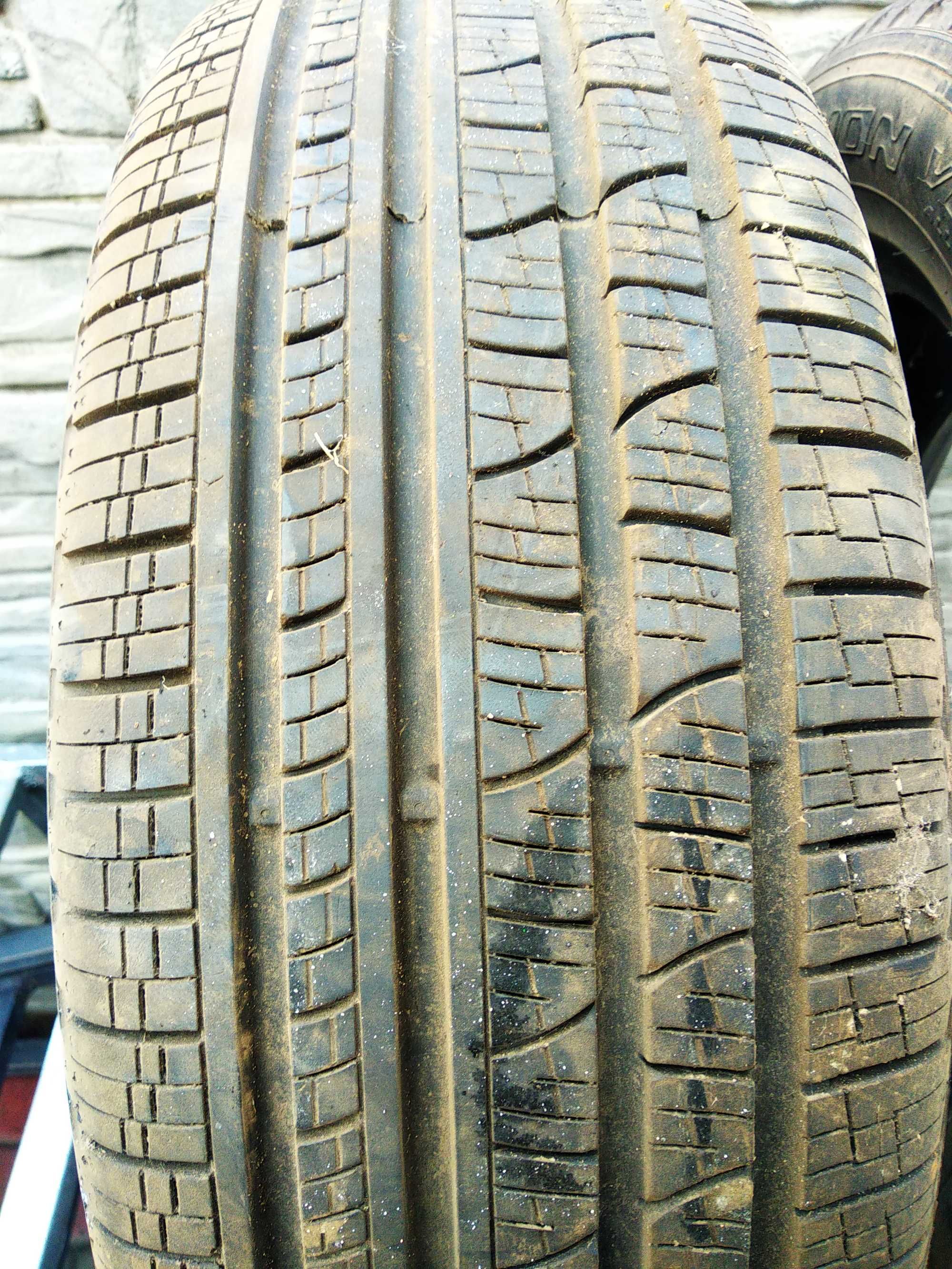 Продам  всесезонну резину- Pirelli Scorpion- 225х60хr17