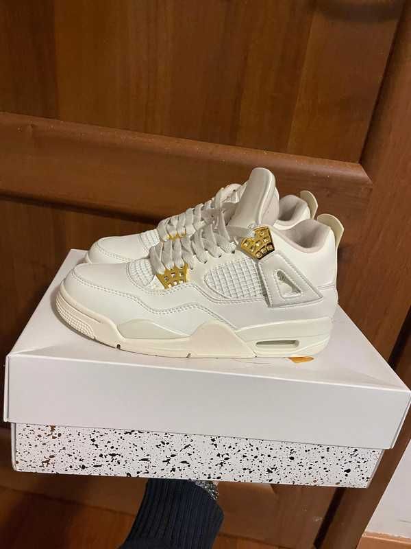 Jordan 4 Retro Metaliczny Złoty Rozmiar 42