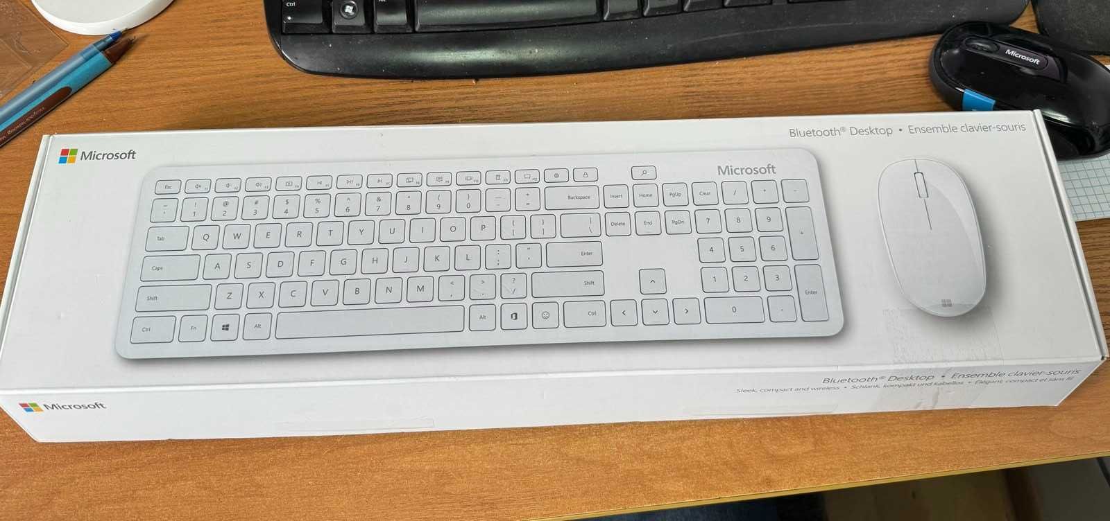 Microsoft Wireless Bluetooth Keyboard and Mouse QHG-00036