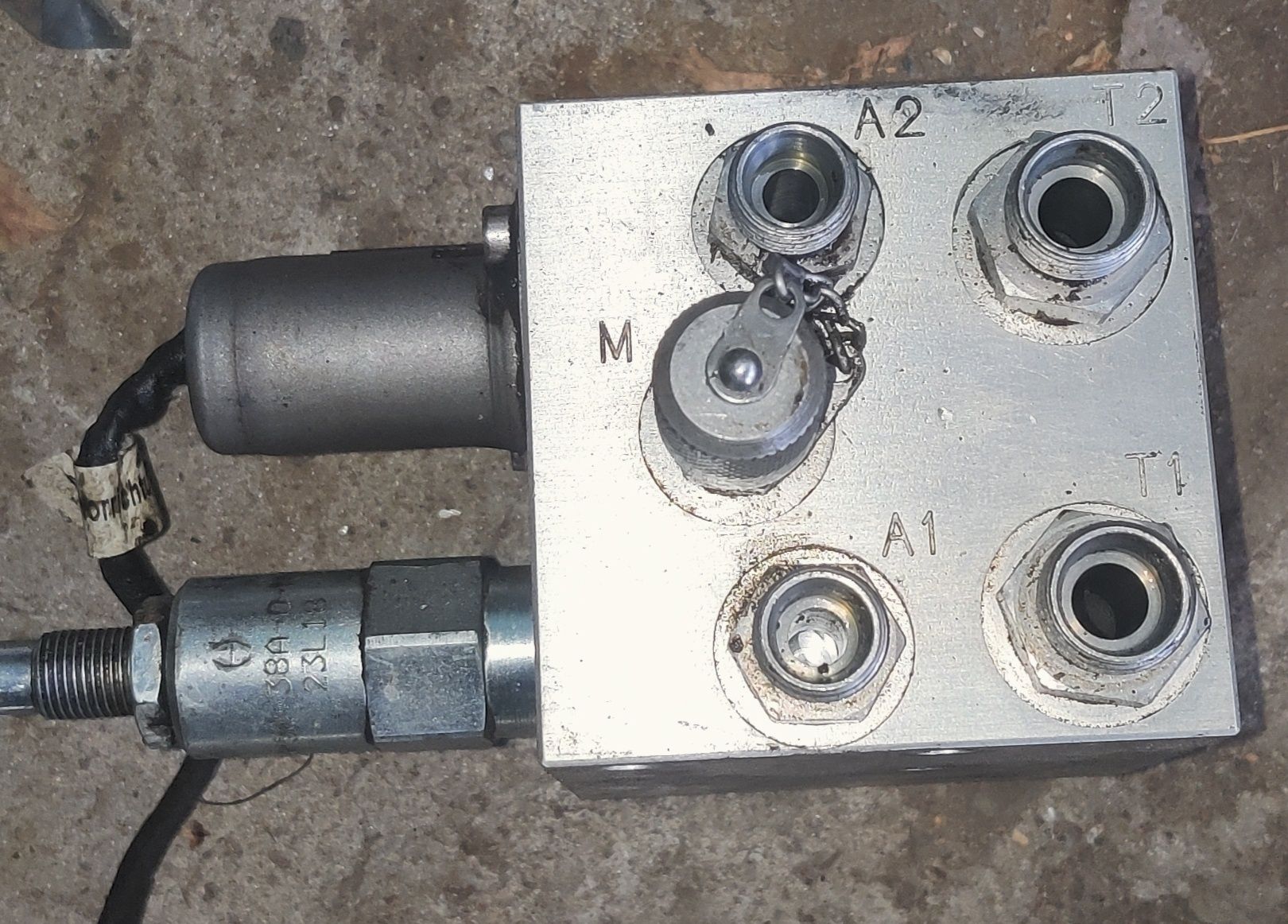 Клапан гідравлічний / гидравлический клапан Volvo RM80921703