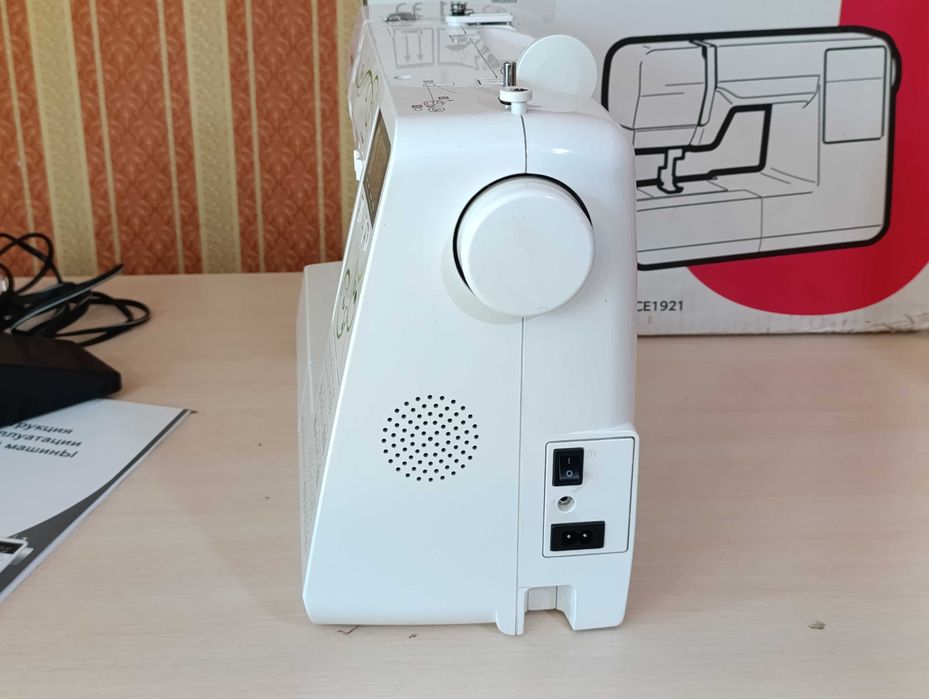 Швейна машина Janome Quality Fashion 7600 побутова