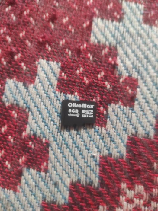 Продам карту пам'яті Oltra max 8 gb.
