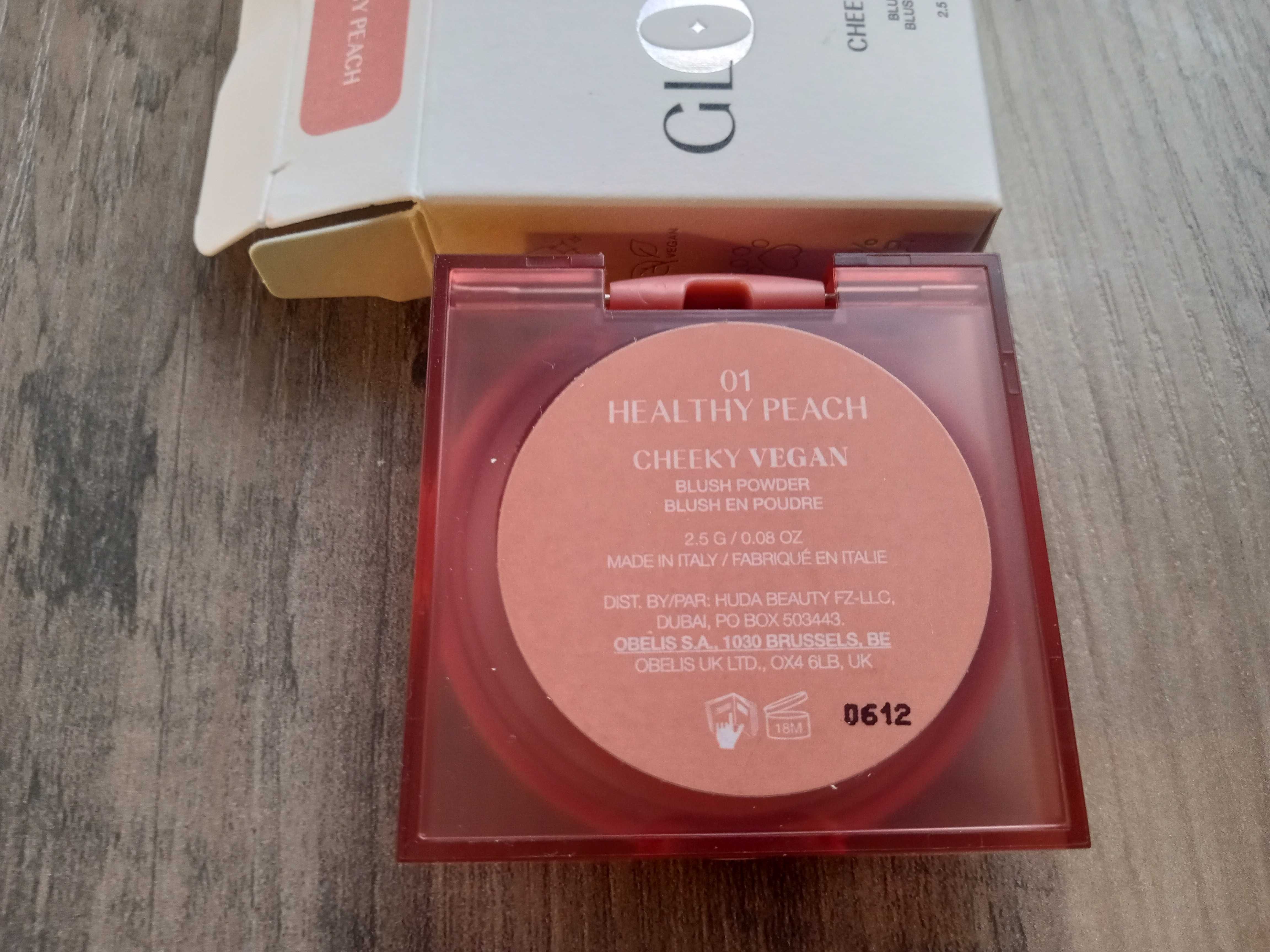 Glowish by Huda Beauty - Puder, Saie Dew Blush - róż w płynie
