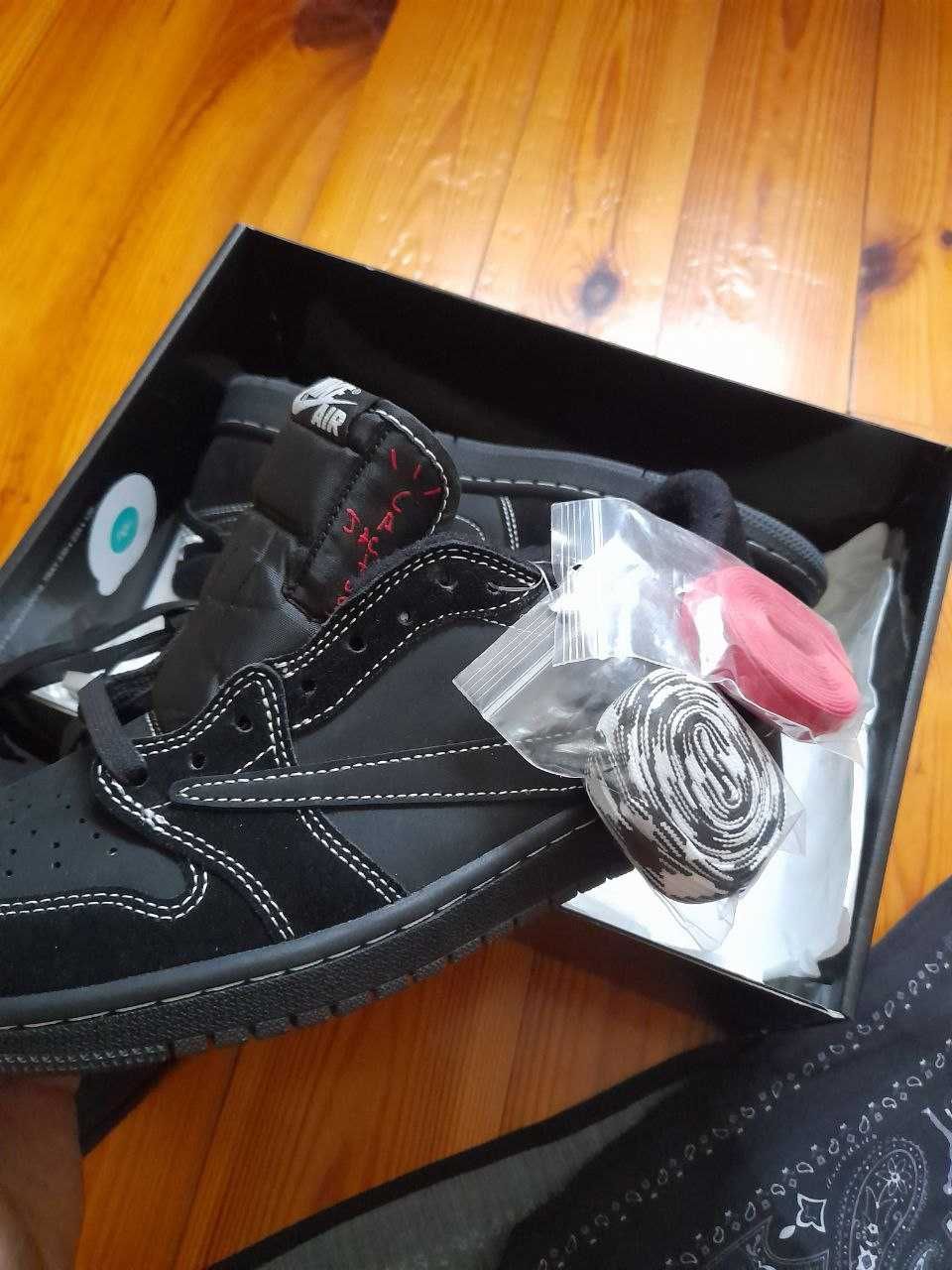 Jordan 1 x Traviss Scott Black Phantom