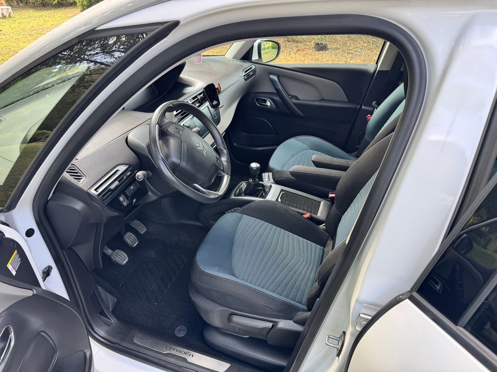 Citroen C4 Grand Pisasso . Salon . 1.6 HDI