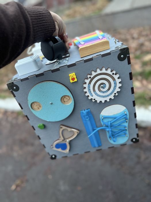 Розвивальний бізіборд для дітей