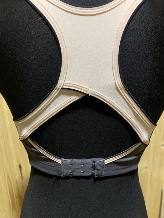 Топ, бюстгалтер, топік