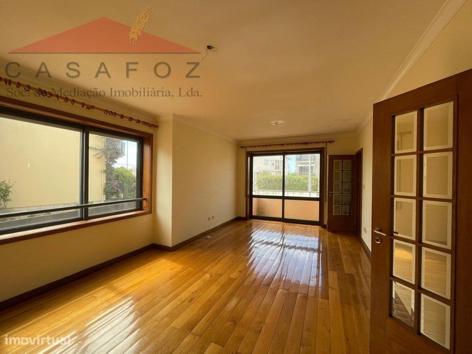 Venda Apartamento T2 em ótimo estado na Rua Lidador