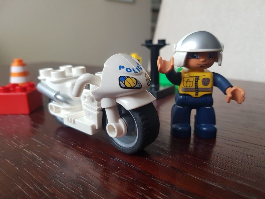 Lego Duplo policjant 5679