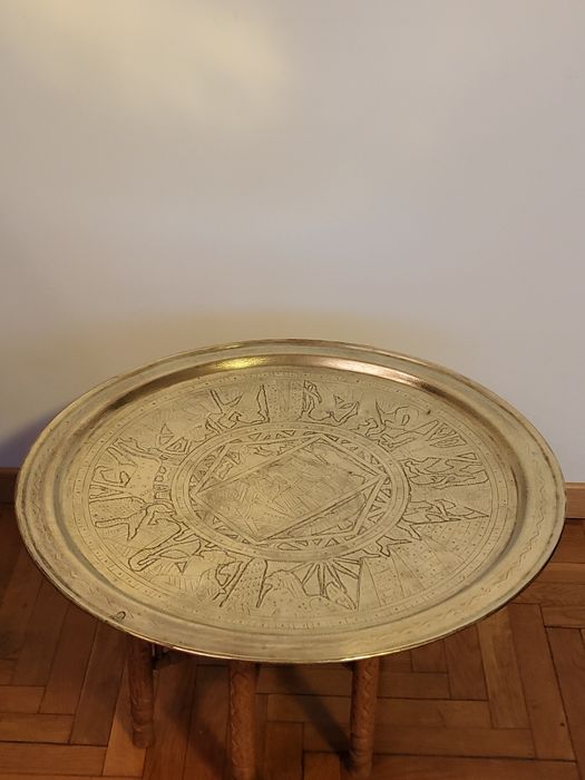 Stolik kawowy w stylu orientalnym