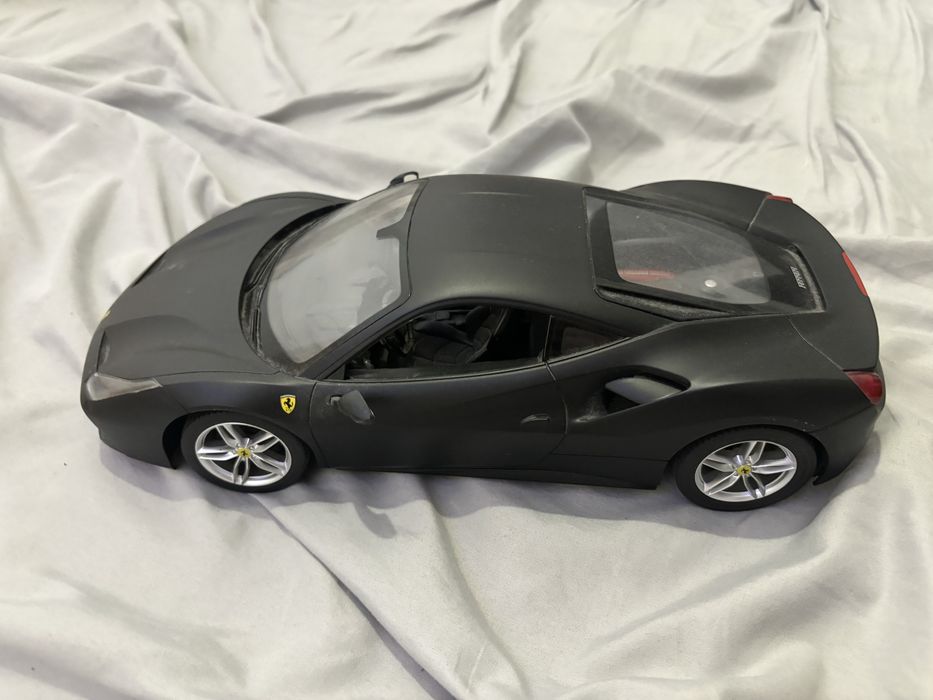 Samochodzik ferrari na pilot