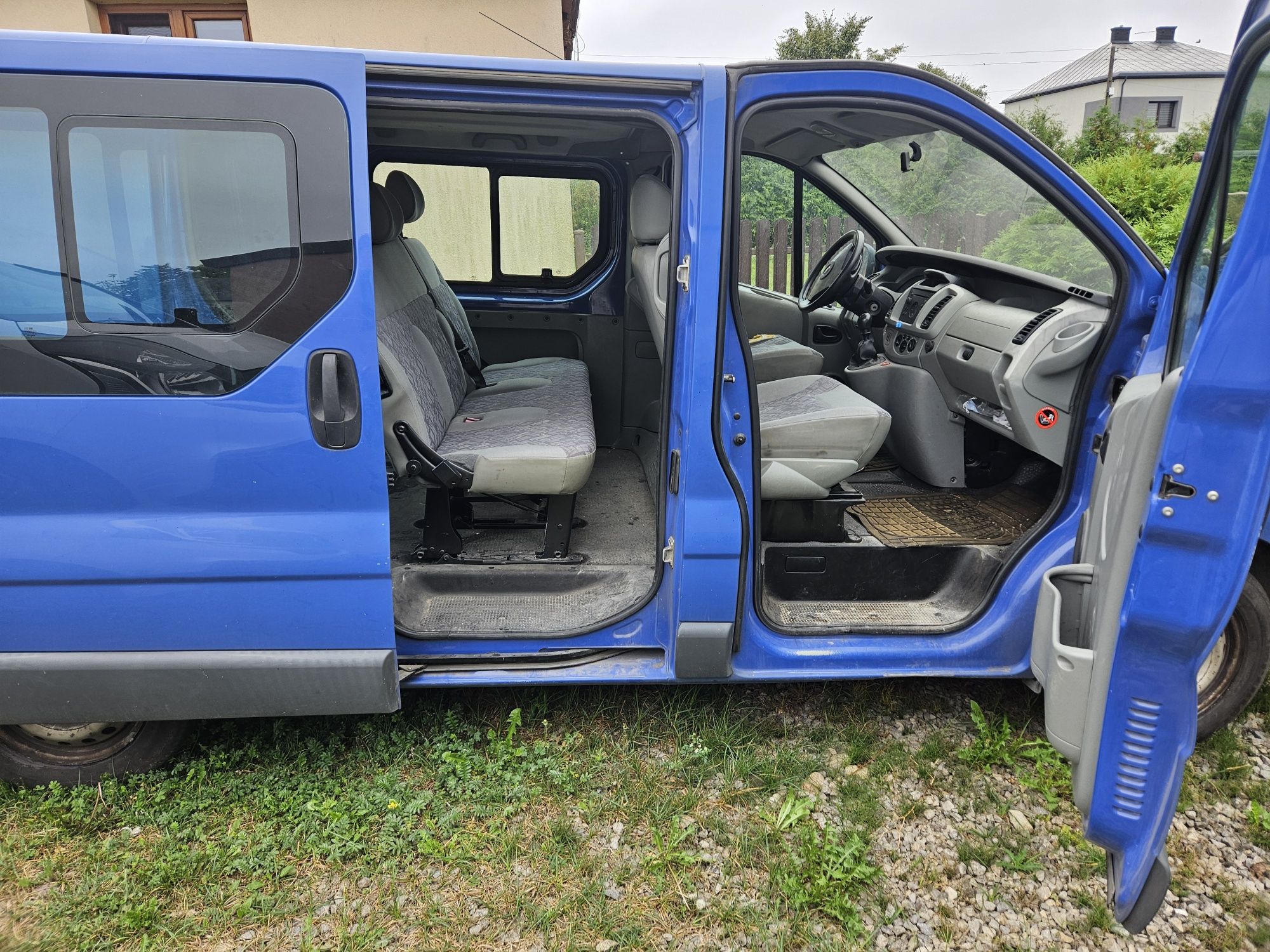 Opel vivaro 2.5cdti 5 osób L1 H1