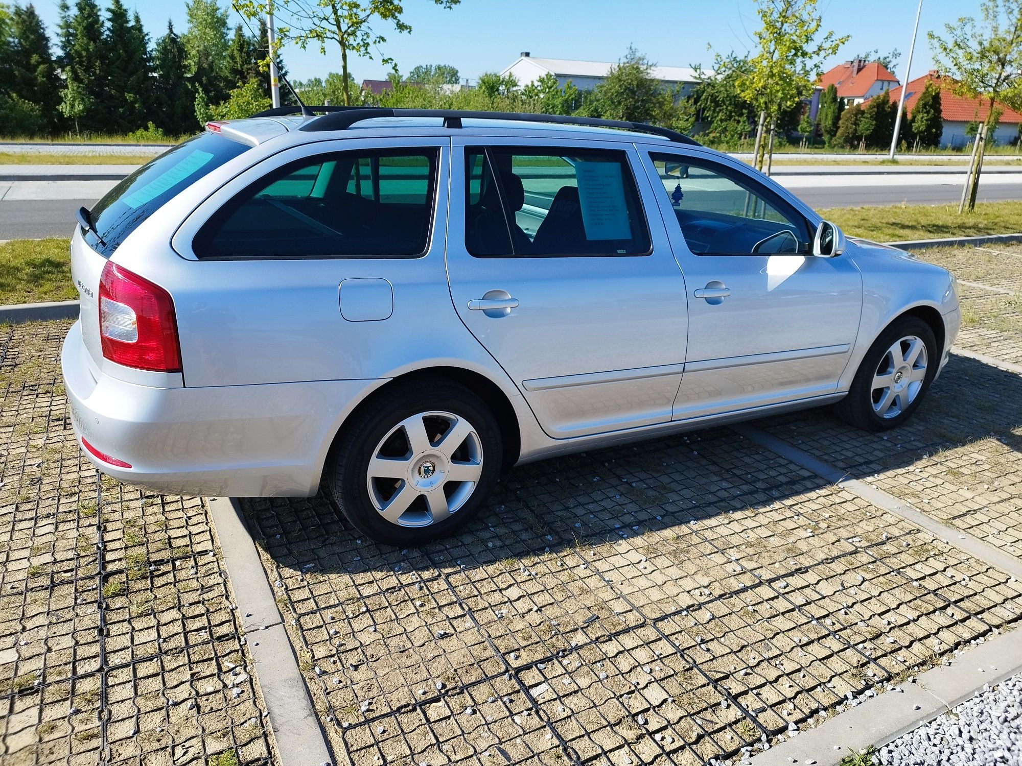 Octavia 2 kombi Ambiente 1.6 Mpi 102km - ładny stan