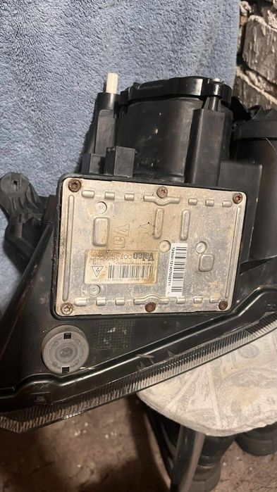 Lampy przód ksenon Meriva A
