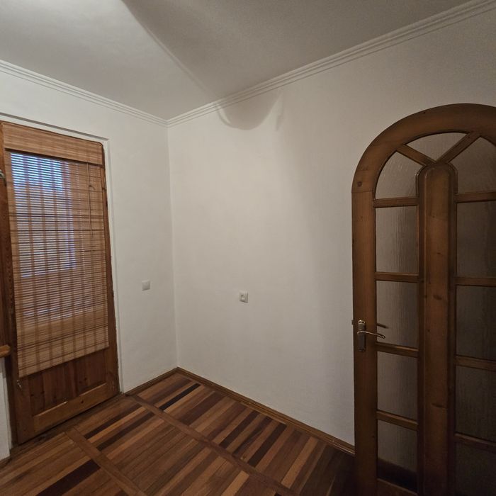 ДОБРОТНА 3 кімнатна квартира біля торгового центру