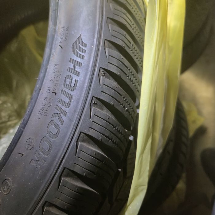 Opony zimowe HANKOOK 235/40 R18V z 2022R