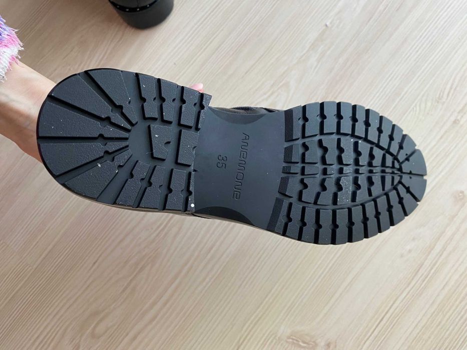 Продам кожаные осенне-весенние ботинки Anemone