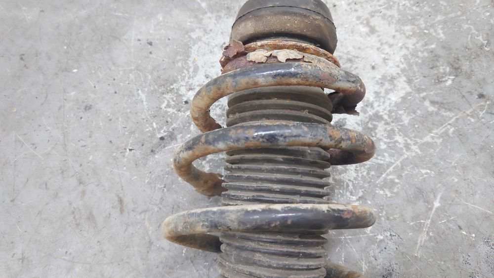 VW Volkswagen New Beetle Amortyzator Sprężyna Lewy Przód Przedni