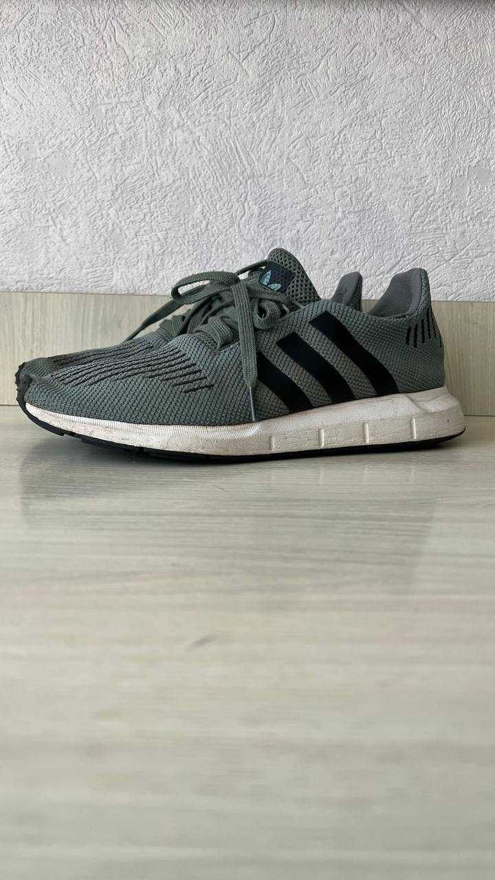 Кроссовки Adidas swift run 43