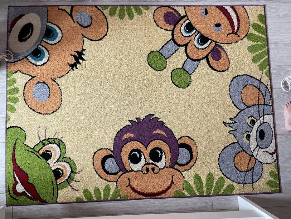 Sprzedam dywan do pokoju dziecięcego