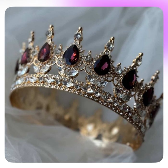 Korona na tort, sesja zdjęciowa, fryzury