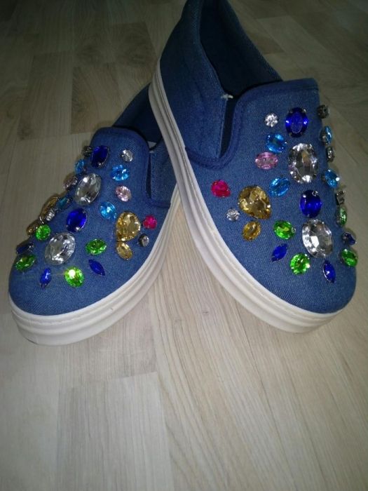 Nowe SLIP ON buty kamienie cyrkonie jeans swarovski gruba podeszwa