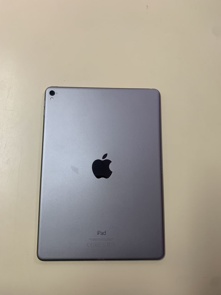 iPad Pro 9.7 (2016) 1ª geração 32 Go - WiFi - Cinzento Sideral