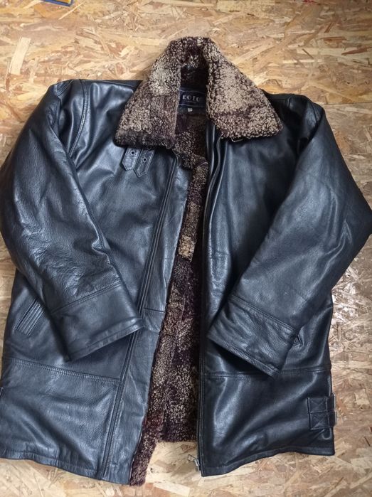 Зимова шкіряна куртка