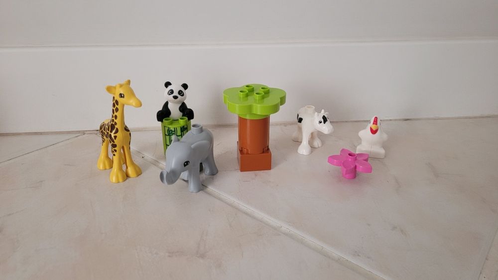 4 LEGO DUPLO: 10858, 10904, 10879 + peças várias